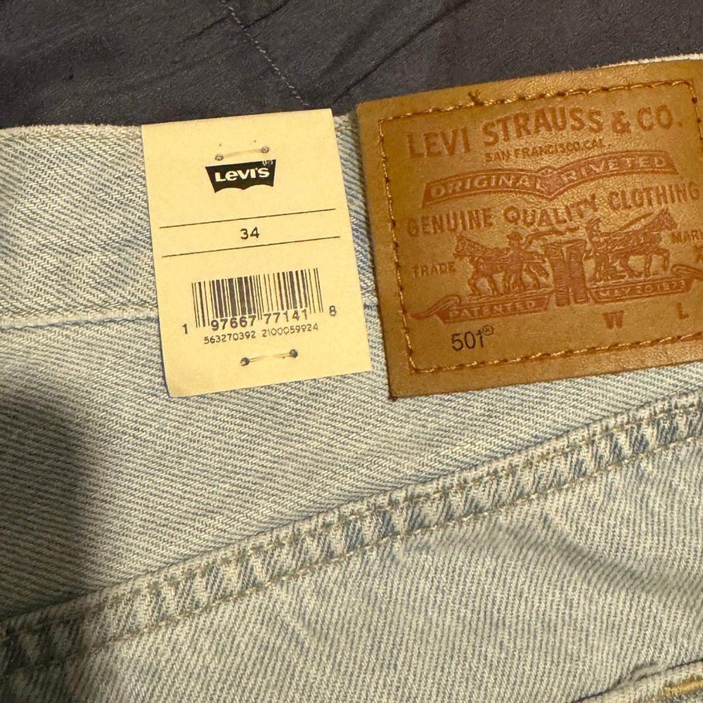 NEW Levi shorts - Picture 3 of 3